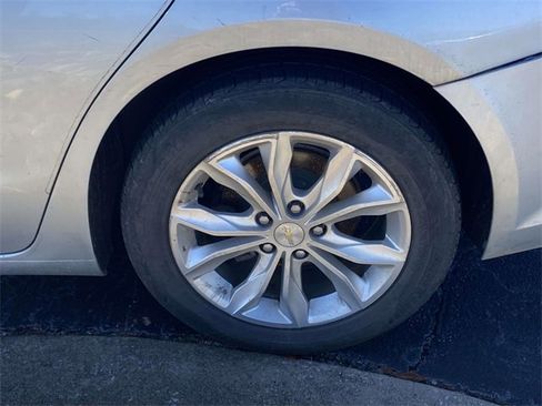 Used 2020 Chevrolet Malibu LT image 11