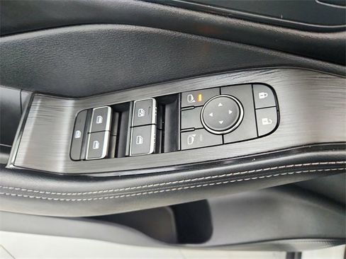 Used 2025 Nissan Rogue SL w/ Tech Package image 33