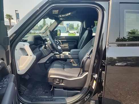 New 2026 Land Rover Defender 110 X-Dynamic SE AWD/4WD image 4