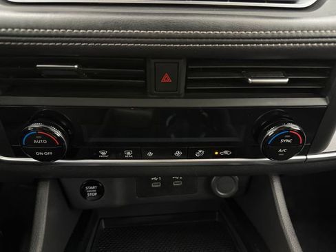 Used 2024 Nissan Rogue SV FWD image 18