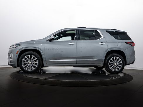 Used 2023 Chevrolet Traverse Premier image 6