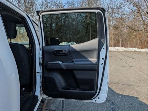 Used 2021 Toyota Tacoma TRD Off-Road w/ Technology Package image 12