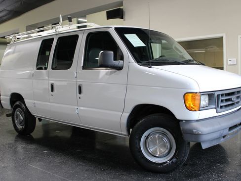 Used 2006 Ford E-350 and Econoline 350 Super Duty RWD image 33