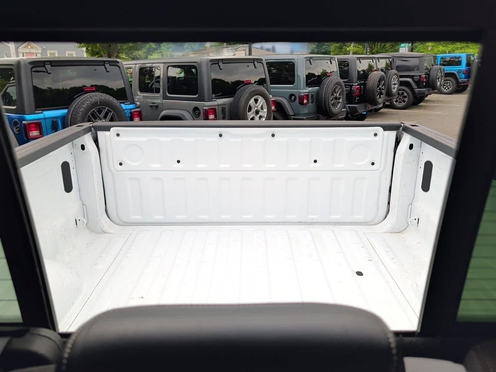 Used 2024 RAM 1500 Laramie AWD/4WD image 36