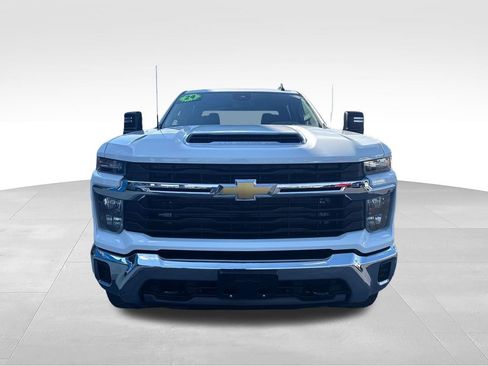Used 2024 Chevrolet Silverado 2500 LT AWD/4WD image 9