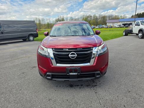 Used 2022 Nissan Pathfinder SV AWD/4WD image 2
