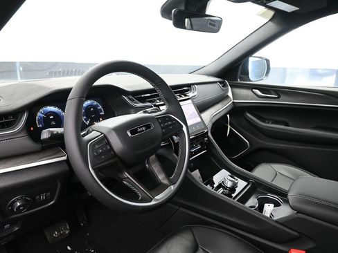 New 2025 Jeep Grand Cherokee L Limited w/ Black Appearance Package image 17