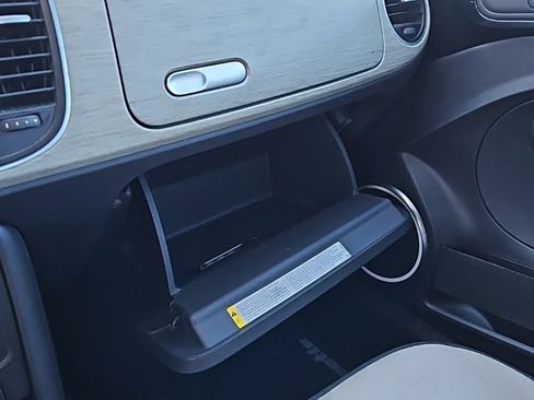 Used 2018 Volkswagen Beetle 2.0T Coast image 25