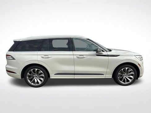 Used 2022 Lincoln Aviator Grand Touring w/ Equipment Group 301A AWD/4WD image 12