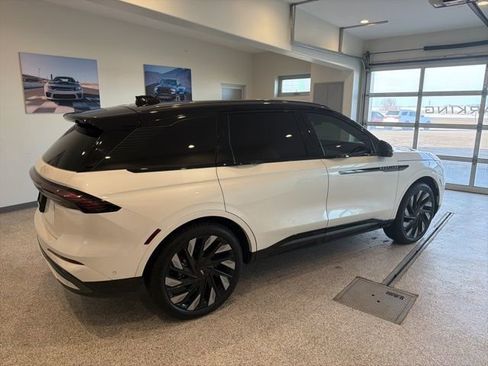 Used 2024 Lincoln Nautilus Reserve w/ Equipment Group 202A image 5