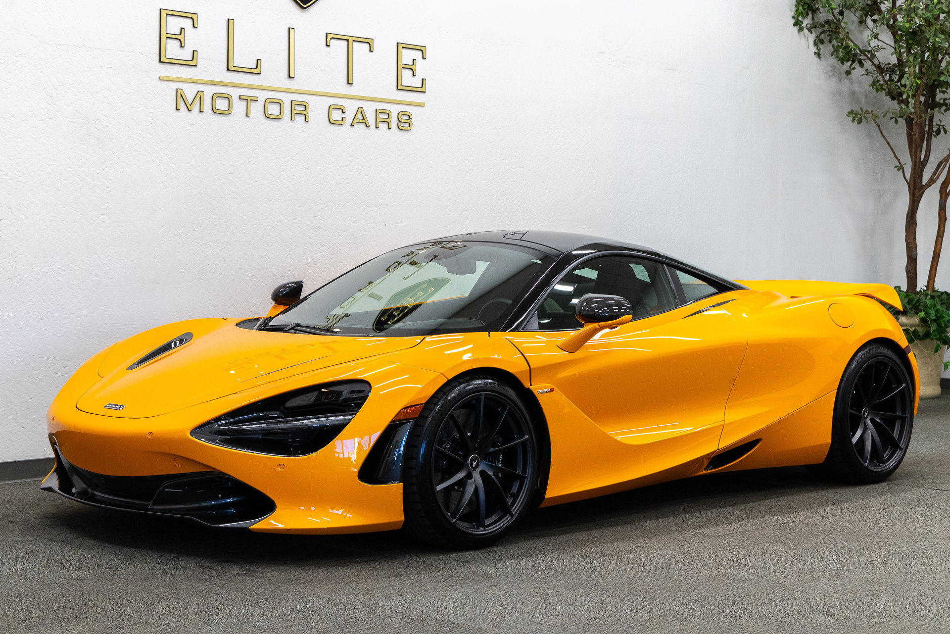 Used 2019 McLaren 720S Performance RWD image 1