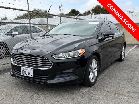 Used 2014 Ford Fusion SE FWD image 2