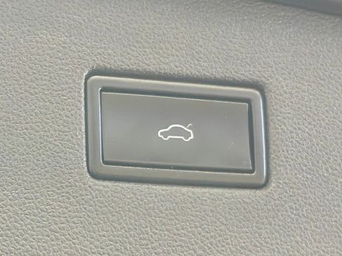 Used 2019 Volkswagen Tiguan SEL FWD image 33