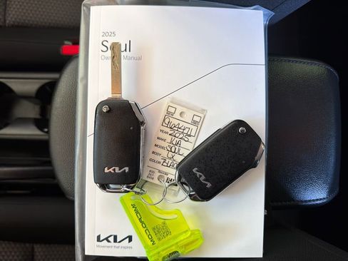 Used 2025 Kia Soul LX FWD image 31