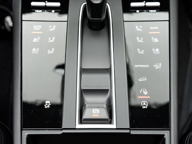 Certified 2026 Porsche Macan AWD/4WD image 21