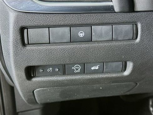 Used 2024 Nissan Rogue SV FWD image 12