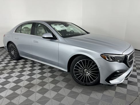 New 2026 Mercedes-Benz E 350 4MATIC Sedan image 2