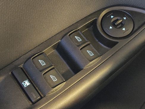 Used 2018 Ford Focus SE w/ SE Appearance Package FWD image 27