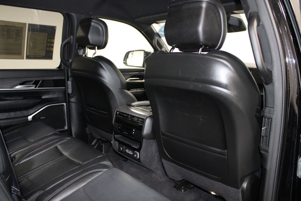 Used 2024 Jeep Wagoneer Series II w/ Flexible Seating Group AWD/4WD image 33