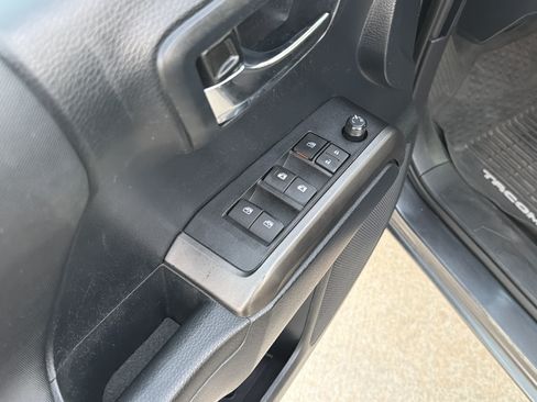 Used 2019 Toyota Tacoma TRD Sport w/ Technology Package RWD image 15