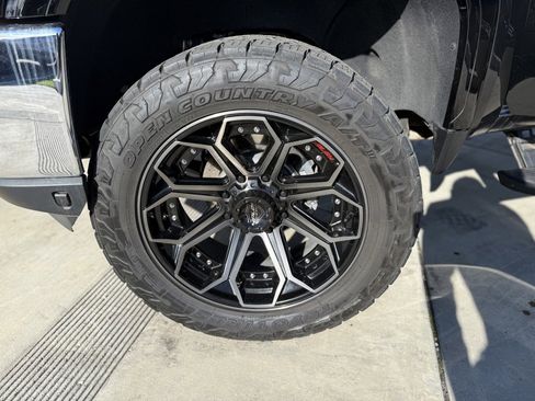 Used 2021 GMC Sierra 3500 SLT w/ SLT Preferred Package image 4