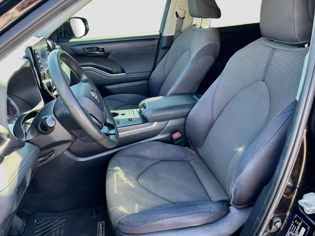 Used 2021 Toyota Highlander L FWD image 19