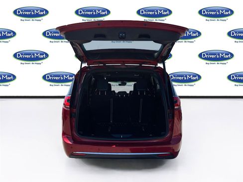 Used 2025 Chrysler Pacifica Select FWD image 25