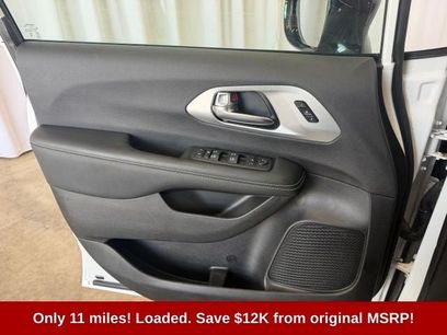 Used 2025 Chrysler Pacifica Limited