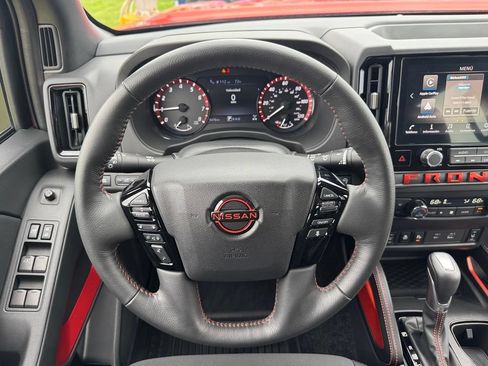 Used 2025 Nissan Frontier PRO-4X w/ Pro Convenience Package AWD/4WD image 10