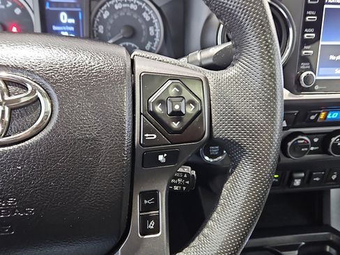 Used 2021 Toyota Tacoma TRD Sport w/ TRD Premium Sport Package AWD/4WD image 19