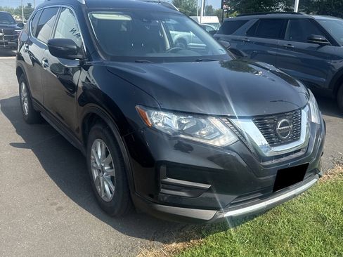Used 2020 Nissan Rogue SV FWD image 1