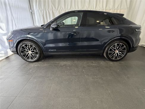 Certified 2025 Porsche Cayenne Coupe image 2
