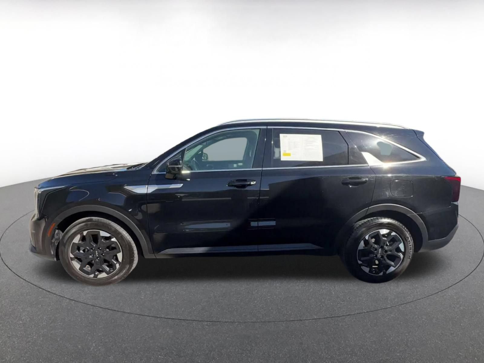 Used 2024 Kia Sorento S FWD image 8