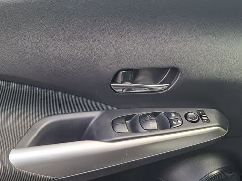 Used 2019 Nissan Kicks SV FWD image 16
