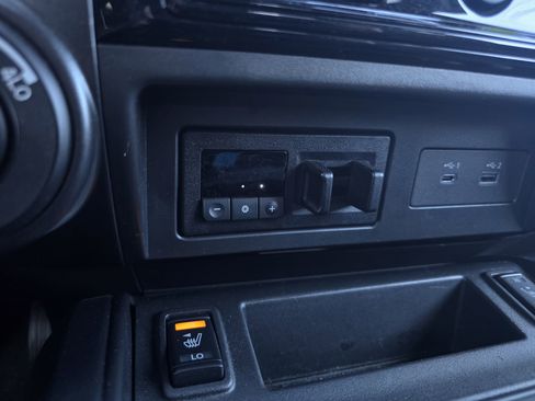 Used 2024 Nissan Titan SV w/ SV Convenience Package image 30