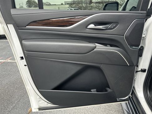 Used 2022 Cadillac Escalade ESV Premium Luxury w/ Performance Package image 21