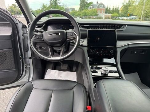 Used 2023 Jeep Grand Cherokee L Limited AWD/4WD image 16