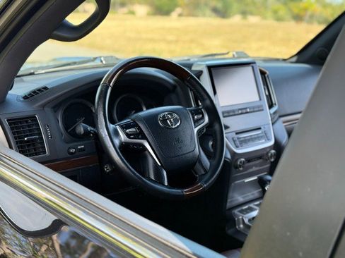 Used 2018 Toyota Land Cruiser w/ Carpet Mat Package AWD/4WD image 19