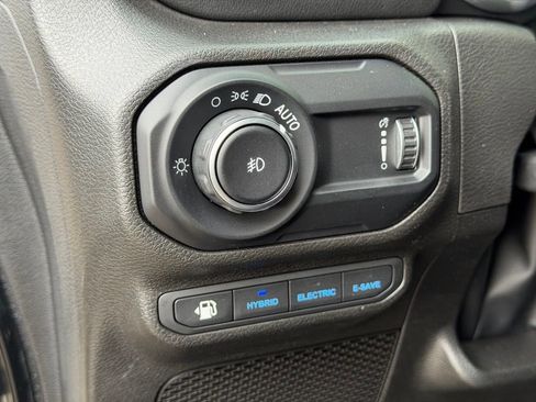 Used 2023 Jeep Wrangler Unlimited Sahara w/ Cold Weather Group AWD/4WD image 25
