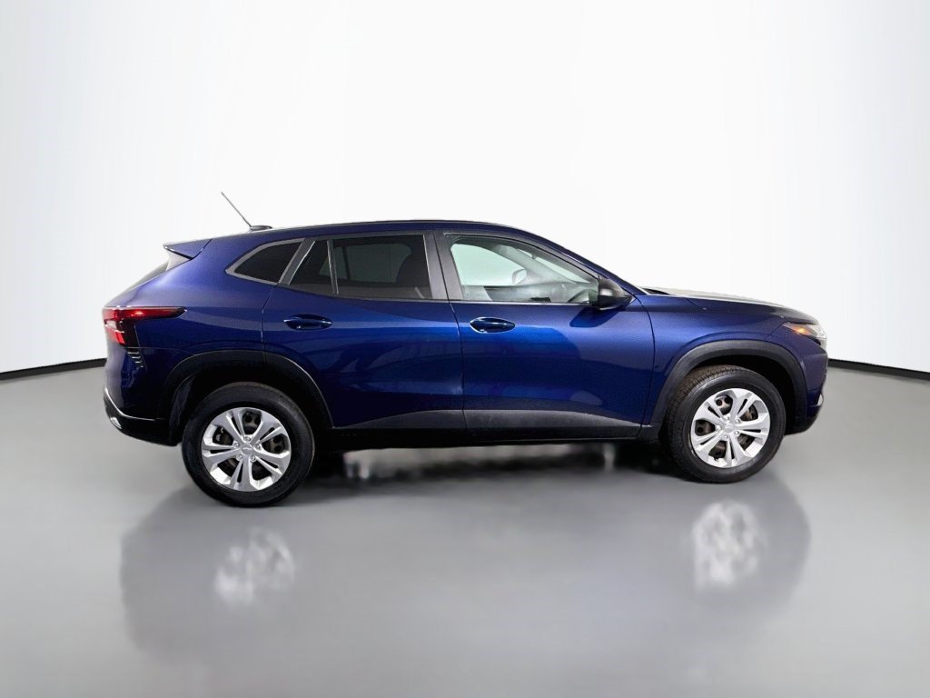 Used 2024 Chevrolet Trax LS w/ Driver Confidence Package FWD image 11