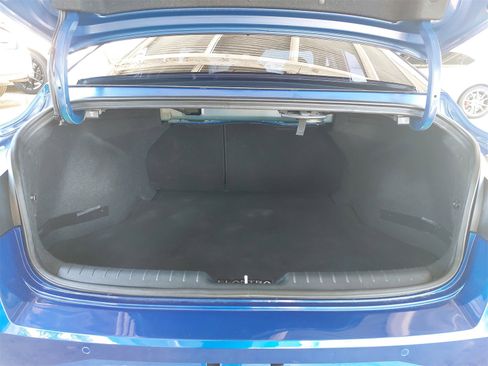 Used 2022 Hyundai Elantra Limited w/ Preferred Accessory Package image 12