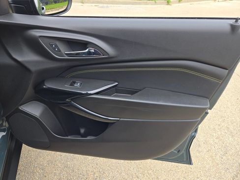 Used 2025 Chevrolet Trax LT FWD image 5