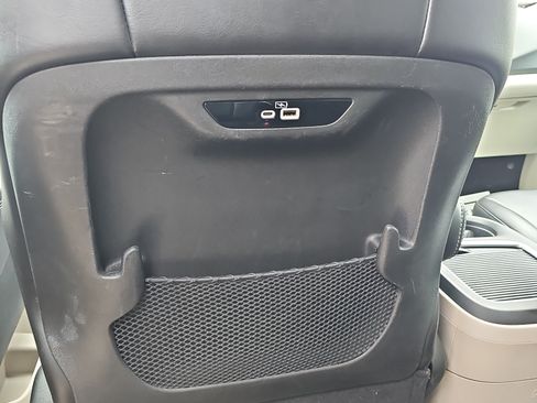 Used 2023 Chrysler Pacifica Touring-L FWD image 16
