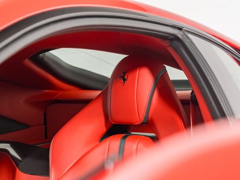 Used 2018 Ferrari 812 Superfast RWD image 25