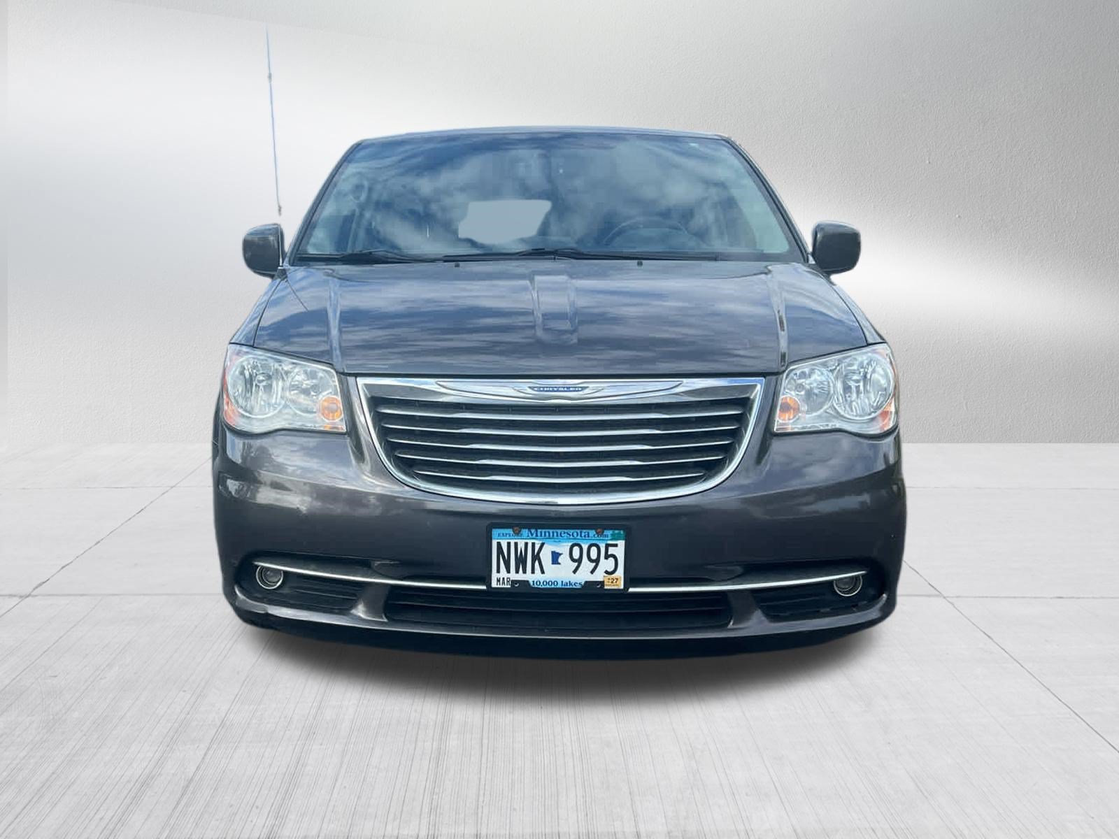 Used 2016 Chrysler Town & Country Touring w/ Driver Convenience Group FWD image 2