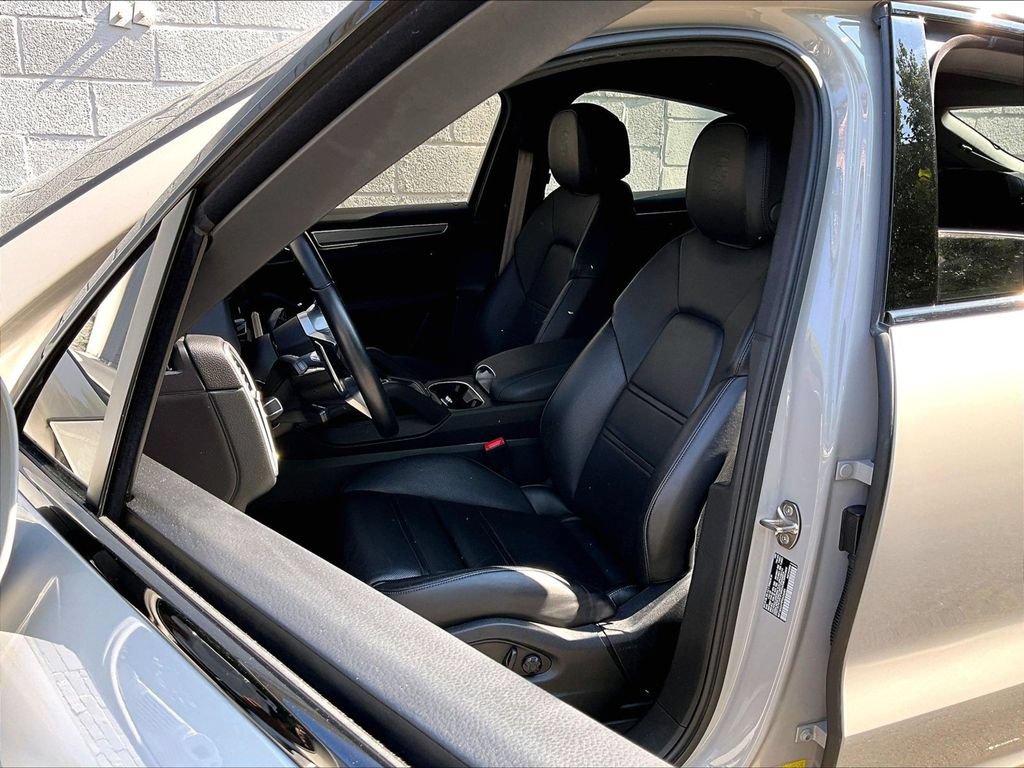 Certified 2023 Porsche Cayenne Platinum Edition AWD/4WD image 5