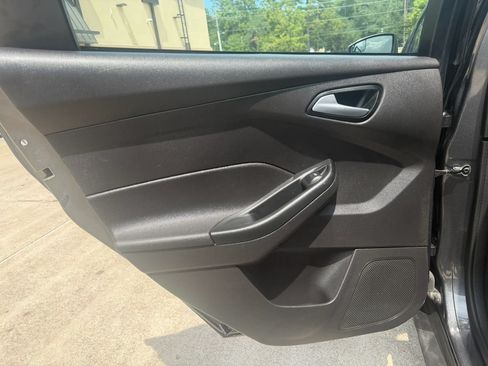 Used 2017 Ford Focus SE FWD image 27