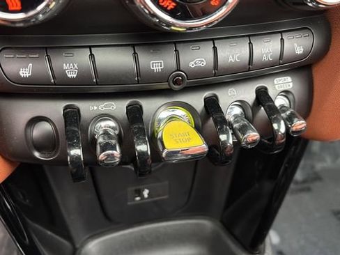 Used 2024 MINI Cooper SE w/ Signature Upholstery Package image 28