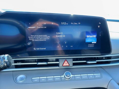 Certified 2025 Hyundai Elantra SEL image 3