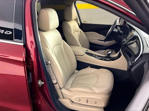 Used 2018 Buick Envision Essence image 9